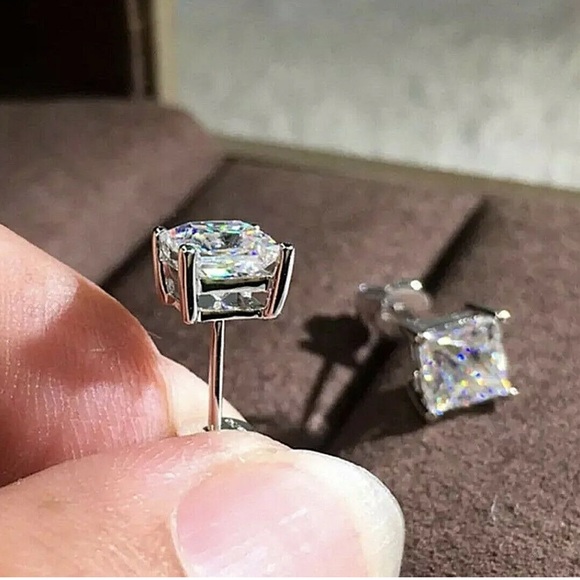 4.00 Ct Princess Cut VVS1/D Lab Created Solitare Stud Earrings 7mm Push Back - Picture 3 of 8